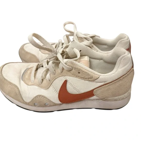 Nike Venture Runner Retro Sneakers Women Size 8 Cream Orange athletic casual - Picture 3 of 9